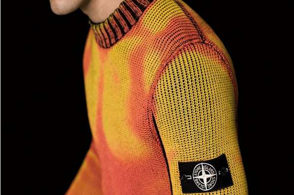 Termosenzitivni džemper koji menja boju zavisno od temperature